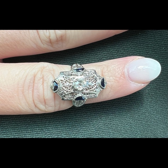 Vintage Diamond and sapphire ring size 6 - Picture 2 of 8